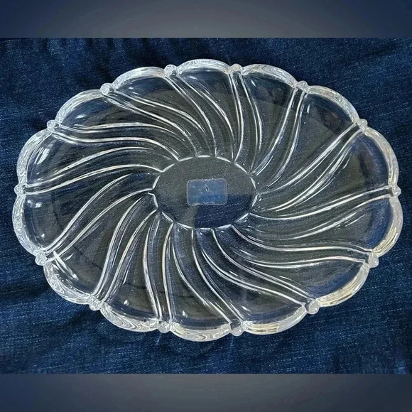 Mikasa Peppermint Swirl 9” Oval Dish NWT.  Tag shows wear from my cleaning it. - Picture 1 of 4